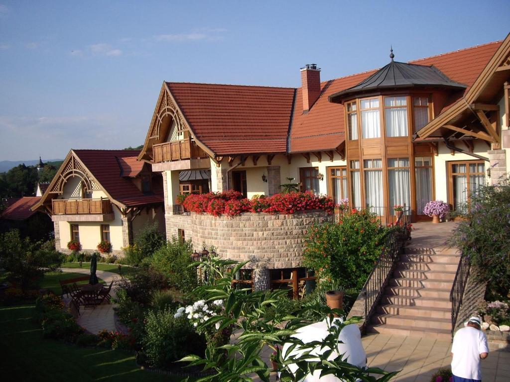 Palazzo Wellness Villa Έγκερ Εξωτερικό φωτογραφία