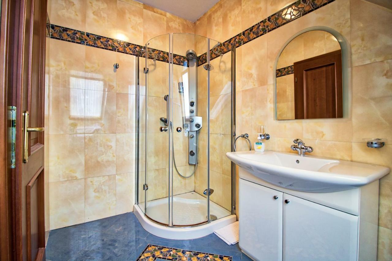 Palazzo Wellness Villa Έγκερ Εξωτερικό φωτογραφία